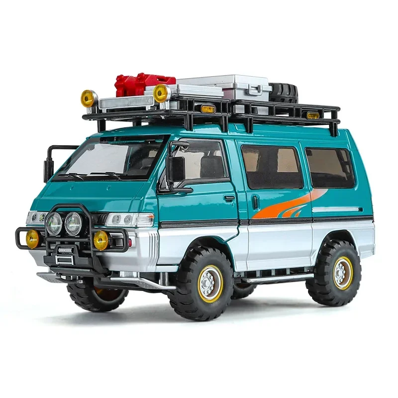 Diecast 1:24 Mitsubishi Delica Off Road MPV Legering Model Metalen Speelgoed Voertuig Kinderen jongen gift Model Sound & Light Classic