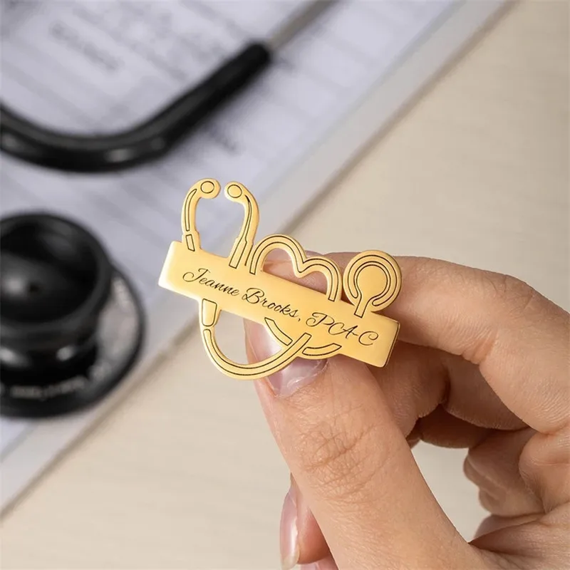 Personalized Customized Doctor Name Brooches For Healthcare Worker Stainless Steel Letter Stethoscope Pin Badges Broochs Jewelry