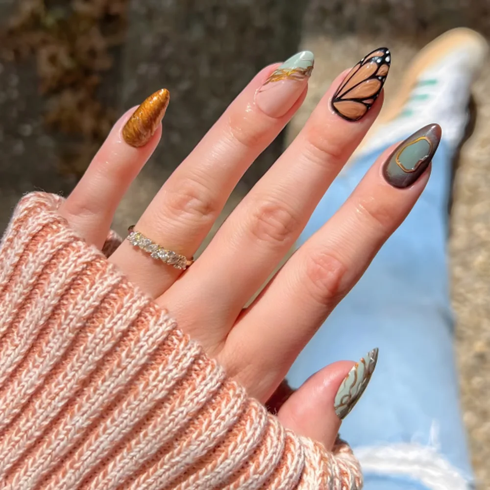 

24pcs Lake Blue Gradient Press on Nails 3D Peacock Butterfly Full Coverage Nail Tips for Women Wavy Detachable Wearable Nail