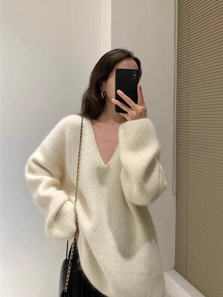 

Fall/winter new cashmere sweater women's V-neck loose slimming age-reducing niche knitted thickened bottoming sweater