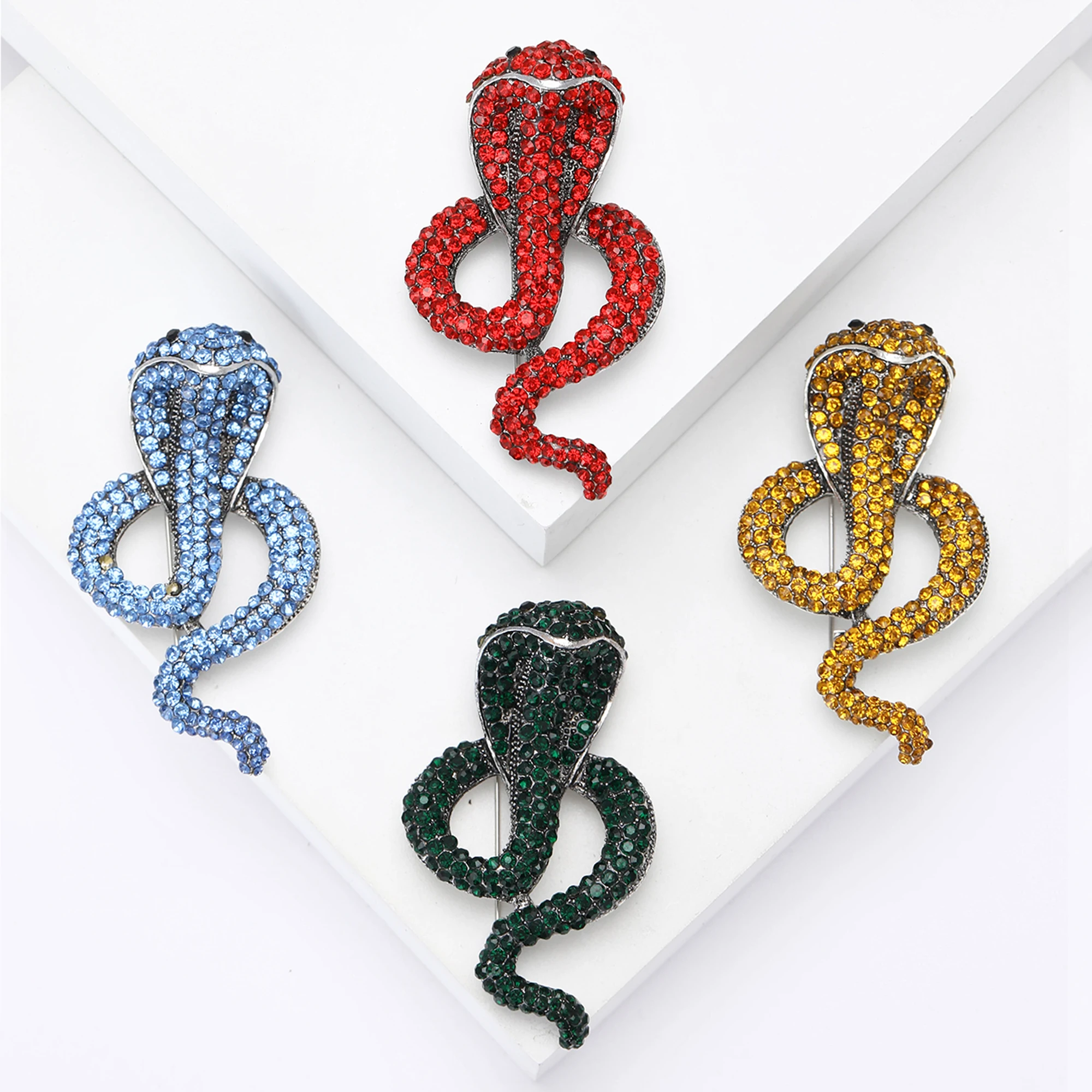 Beaut&Berry Shining Crystal Snake Brooches for Women Unisex Animal Pins Casual Party Accessories New Gifts Friends Decoration