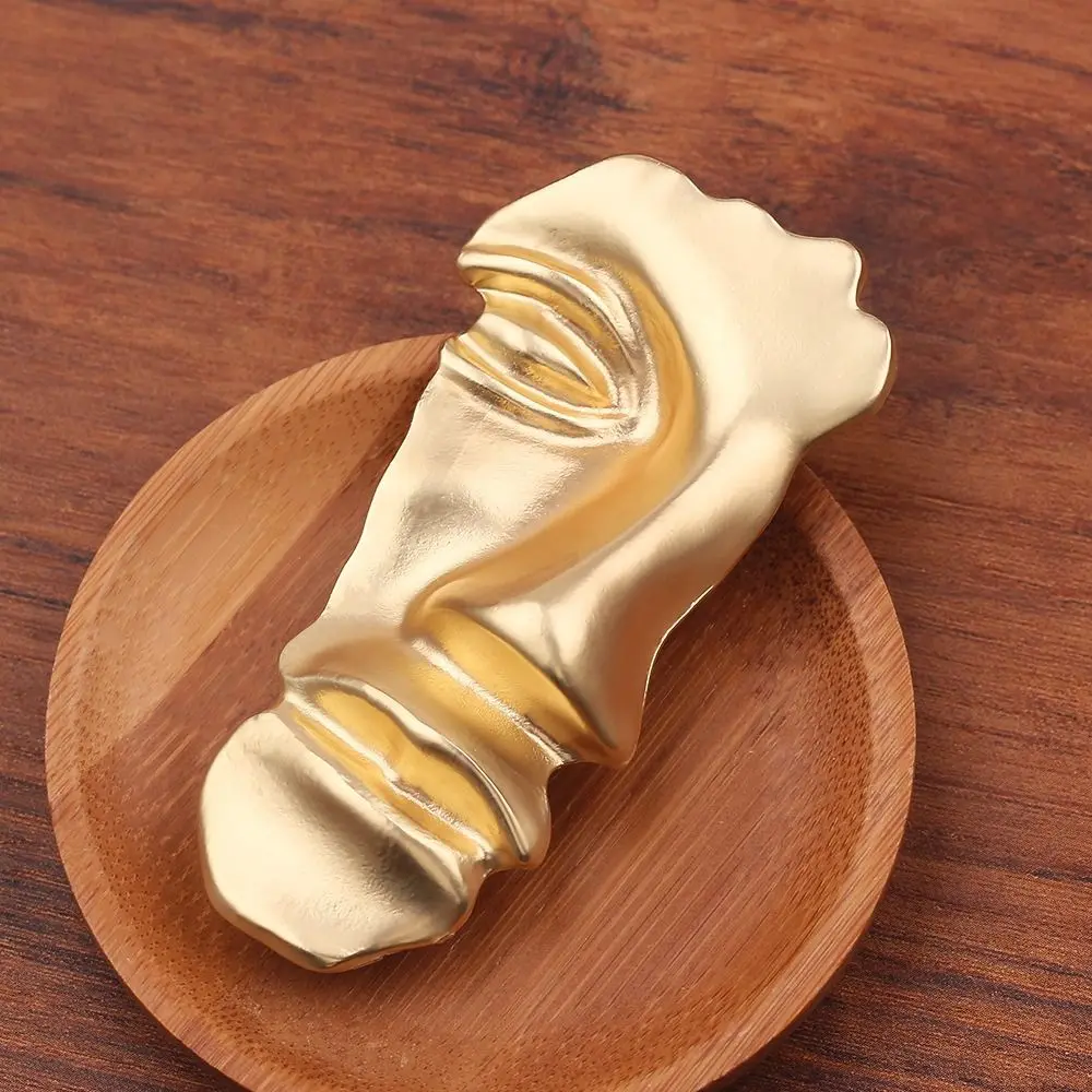 INS Creative Boys Clothing Accessories Gift Decoration Exaggerated Brooches Women Brooch Hijab Pins Half Human Face Brooch