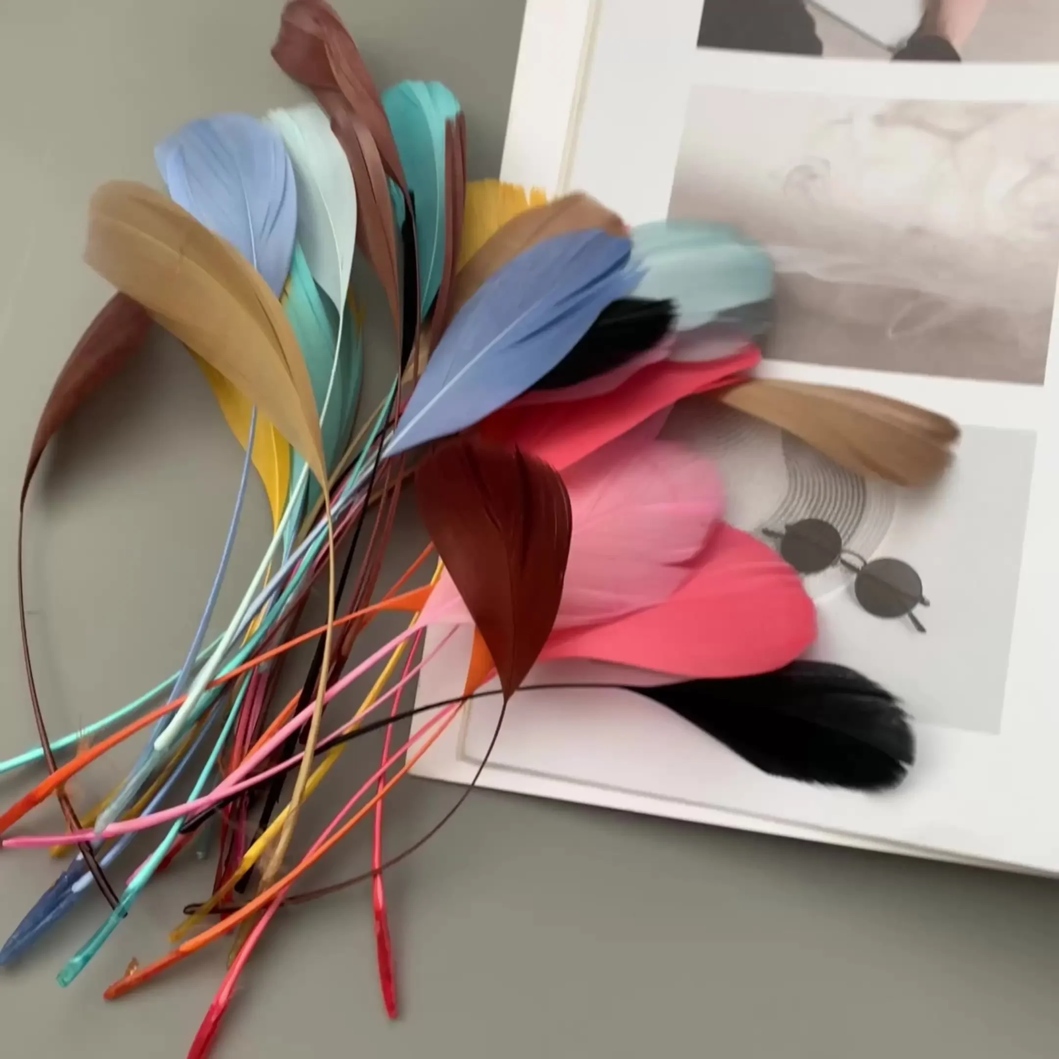 

Белое гусиное перо 10-18 см, натуральные декоративные красные перья для рукоделия, ювелирные украшения ручной работы, оптовая продажа, экспорт