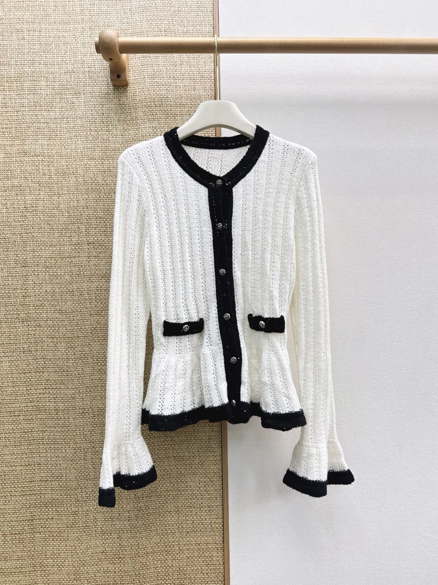 Women Autumn Winter New Black White Contrast Color Knit Round Neck Cardigan