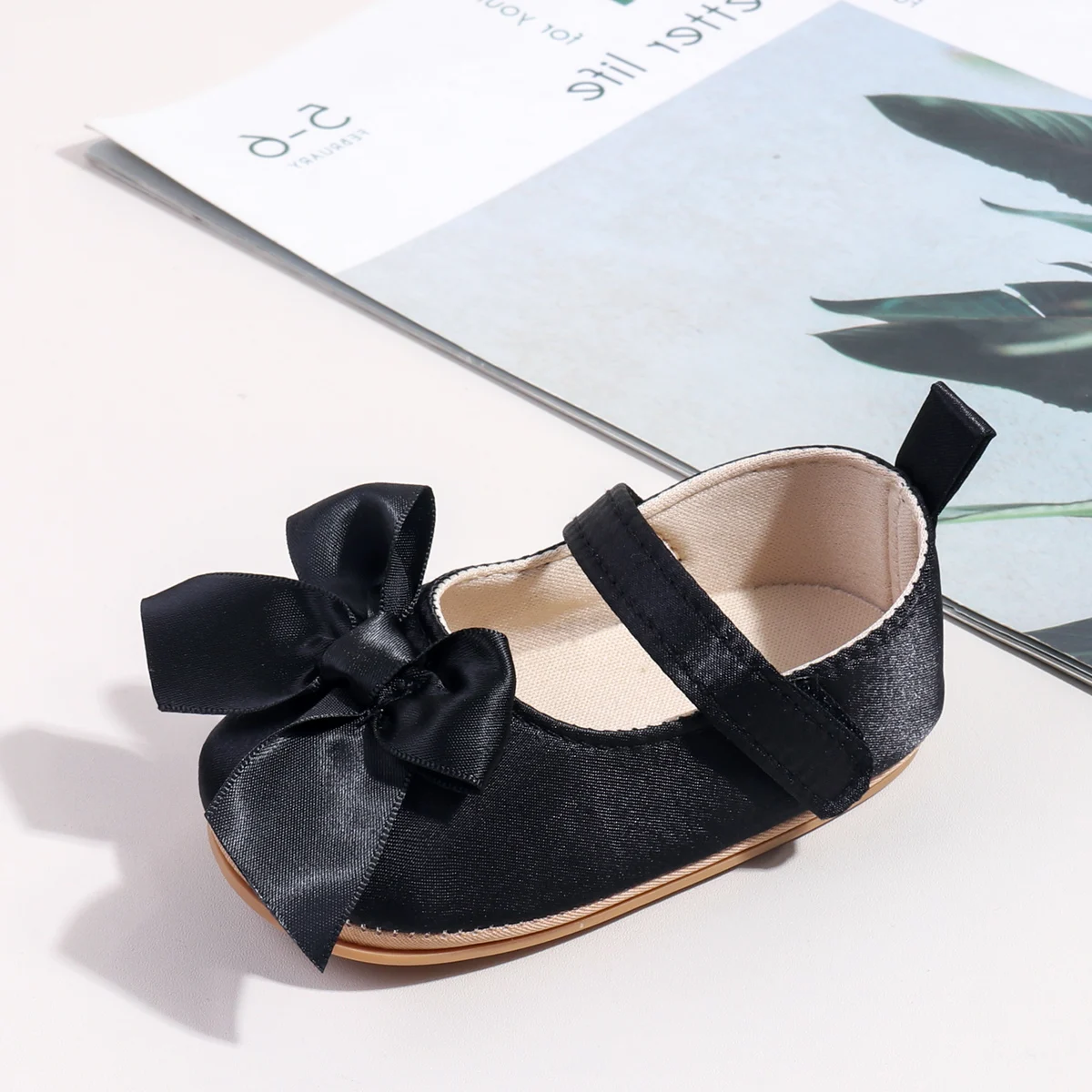 2025 primavera y otoño nuevo estilo zapatos de aprendizaje de princesa para bebés-zapatos de tela cómodos y versátiles con lazo para niños pequeños