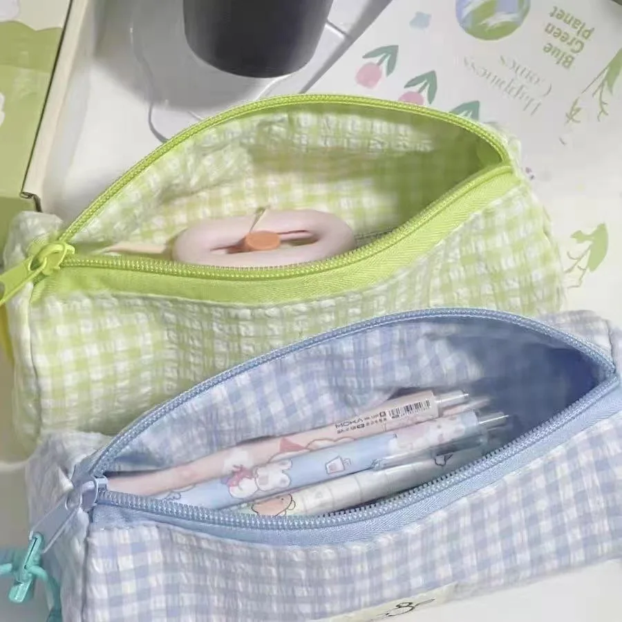 حقيبة أقلام عالية الجودة بشبكة جديدة، حقيبة تخزين قرطاسية للطلاب ذات سعة كبيرة على شكل خروف صغير لطيف على سطح المكتب