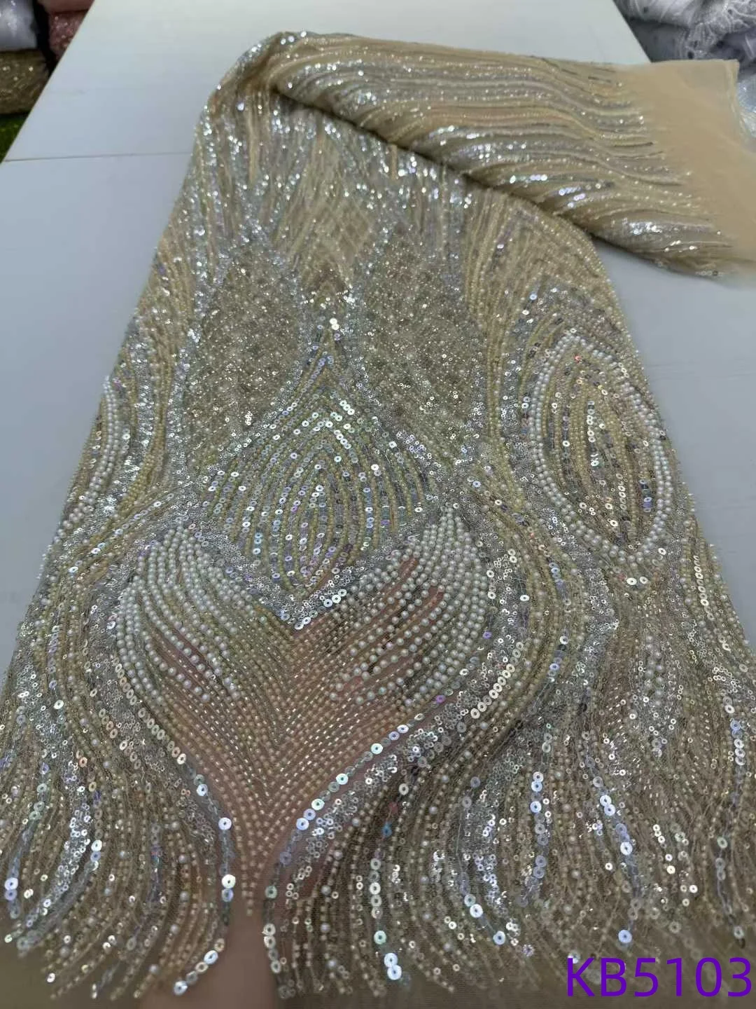 2025 جديد الأحمر الخرز تول أقمشة الدانتيل أقمشة الدانتيل الأفريقي جودة عالية الترتر الفرنسية شبكة الدانتيل الذهب مطرز للخياطة KB5103