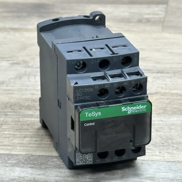 

Контактор Tesys Control 035307 Lc1d09bd 3-полюсный 9a 24 В - без коробки Совершенно новый оригинальный точечный ПЛК