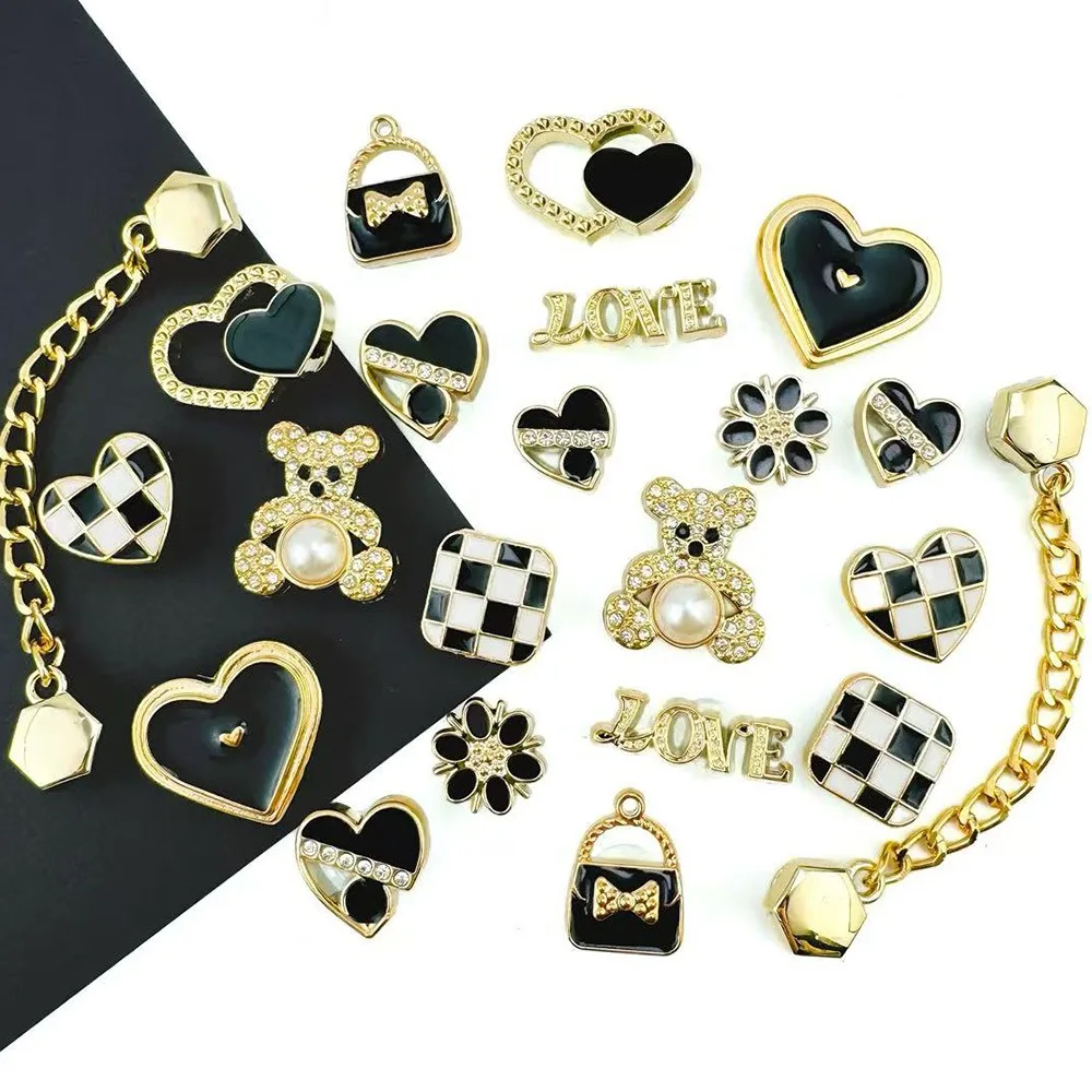 22-teiliges Luxus-Schuhcharms-Set, Zubehör für Clogs, Schuhschnallen, herzförmige Diamanten, Bären, Buchstaben, Goldkette, DIY-Schuhdekoration – Detail 6