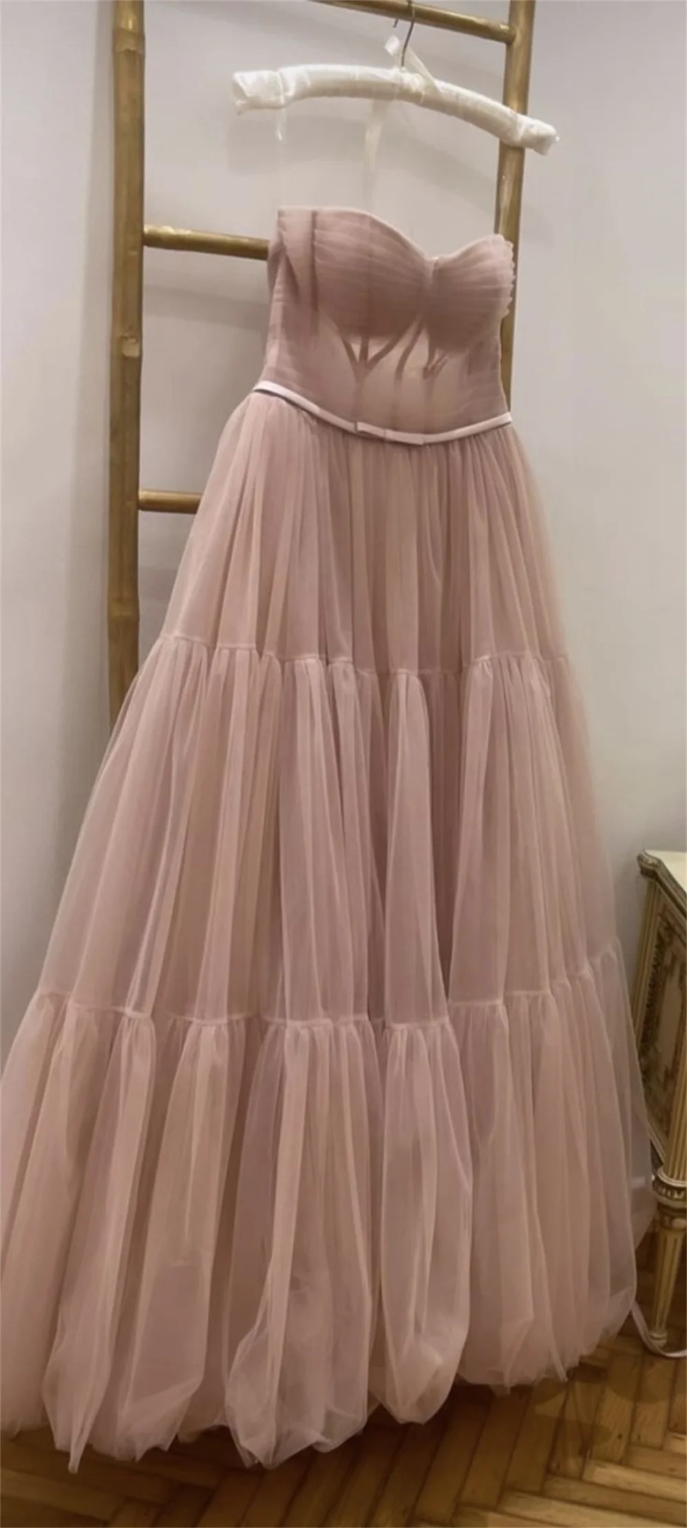 Cathy Aangepaste Roze Sweetheart Hals A-lijn Galajurken Mouwloze Tiered Ruffle vestidos de noiva Vloerlengte Avondjurk