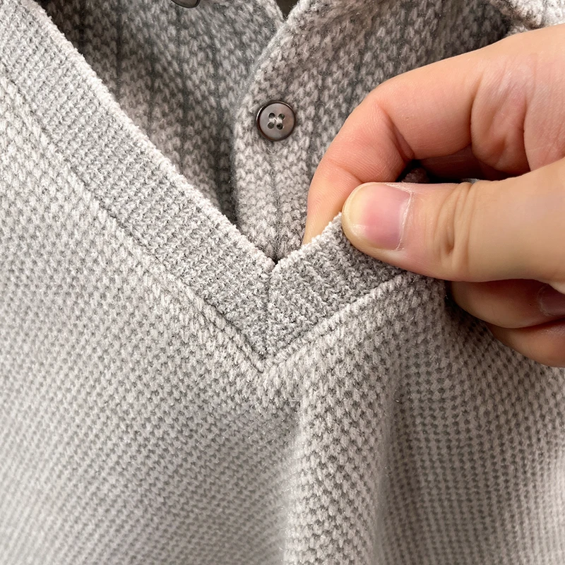 Herren-Polohemd der Luxusmarke, zweiteilig im Design, mit Stickereien, Herbstkollektion, weich und warm, mit Kragen, langärmelig, T-Shirt, Business-Herrenbekleidung. – Detail 11