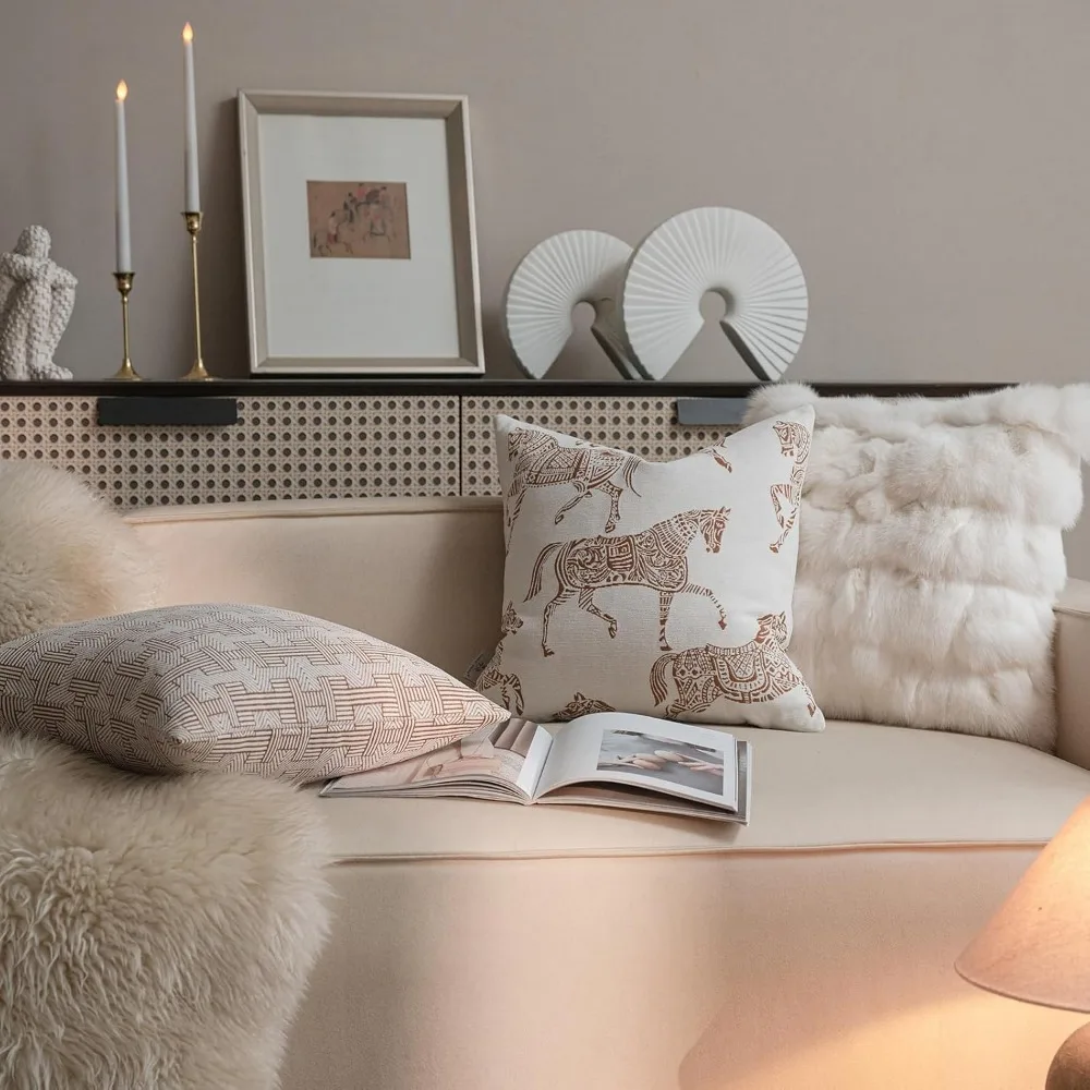 غطاء وسادة مخطط من خشب البتولا البرتقالي مقاس 20 بوصة × 20 بوصة - نمط إيما للأريكة والأريكة في غرفة المعيشة وغرفة النوم