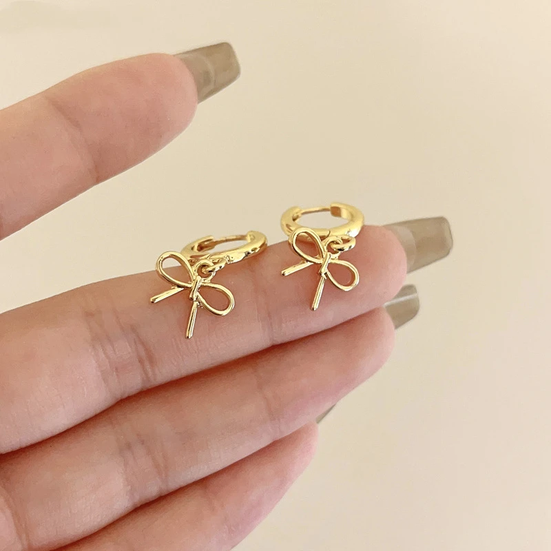 

Small Geometric Line Bow Hoop Earrings for Women Girl Light Luxury Heart Pendant Earrings Charm Friendship Party Jewelry Gift