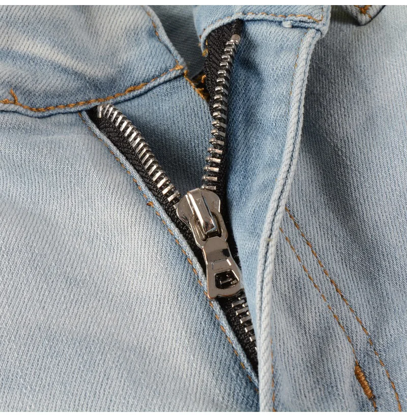 Herren Hellblaue Biker-Jeans mit Rissen, Falten und Patchwork-Design, Stretch-Denim-Hose, Streetwear, Löcher, Zerrissene Skinny-Hose – Detail 8