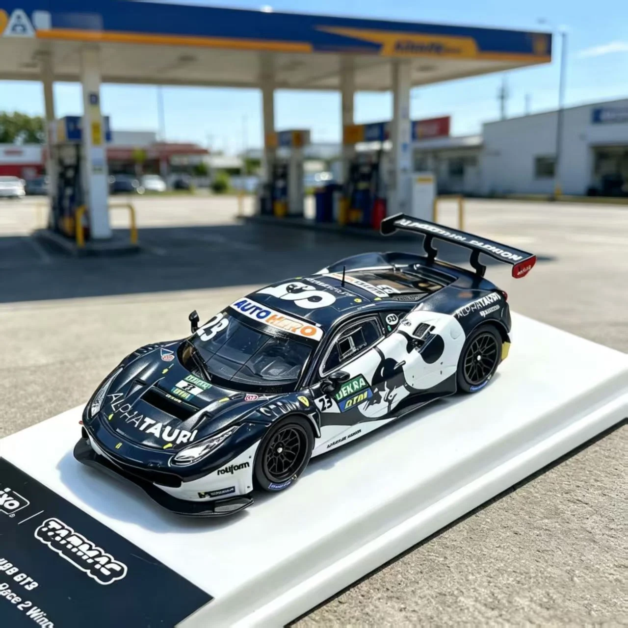 Tarmac Works Hobby64 1/64 488 GT3 Alpha Tauri Albon DTM 2021 Modelo de coche fundido a presión
