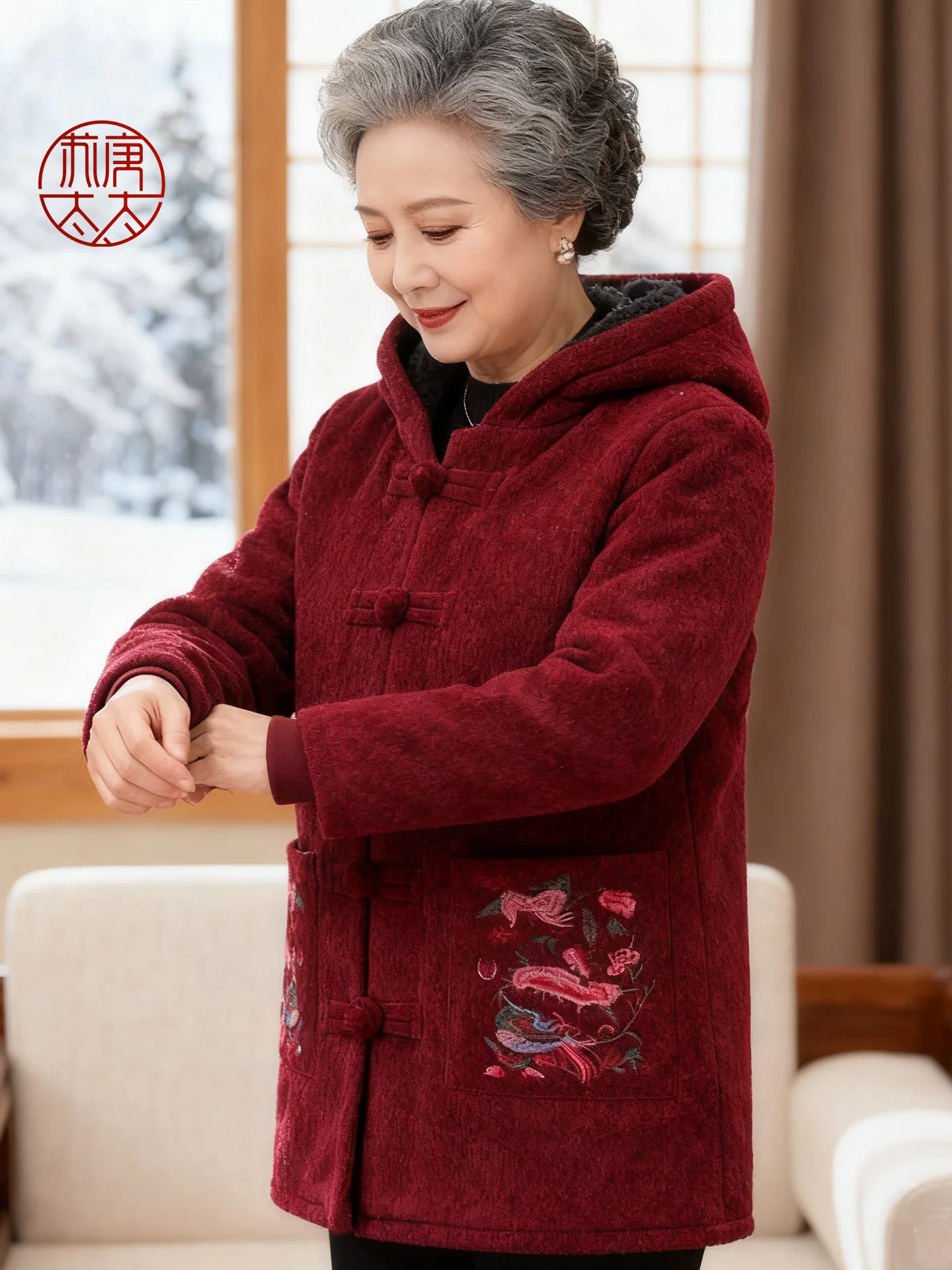 

Зимняя куртка для пожилых женщин: вышитое хлопковое пальто с капюшоном в традиционном китайском стиле, длинные брюки, теплые и комфортные хлопковые.