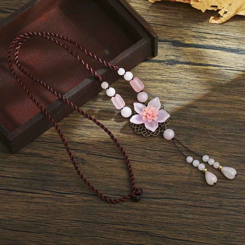 

Long sweater chain, versatile and fashionable flower pendant, autumn and winter ethnic style accessory necklace