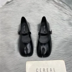 Women Flat Women's Square Toe Retro Single Shoes One Word Buckle Shallow Mouth Mary Jane Shoes Split Toe Shoes Sandals