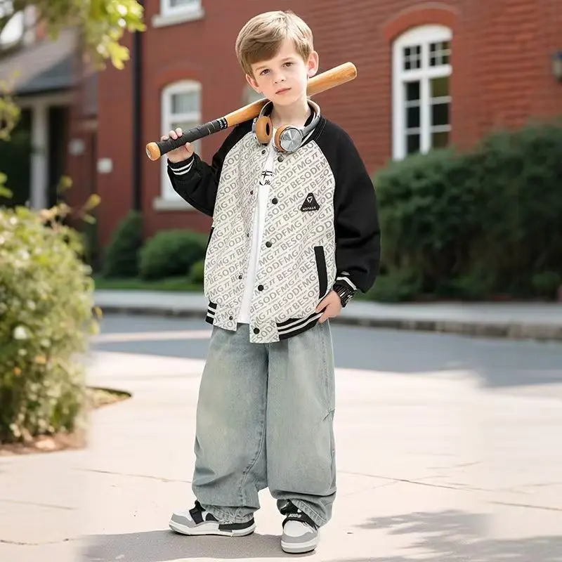 سترة بيسبول للأولاد على الطراز الكوري الجديد لعام 2025 سترة أنيقة للربيع والخريف متعددة الاستخدامات للأطفال سترة واقية خفيفة الوزن