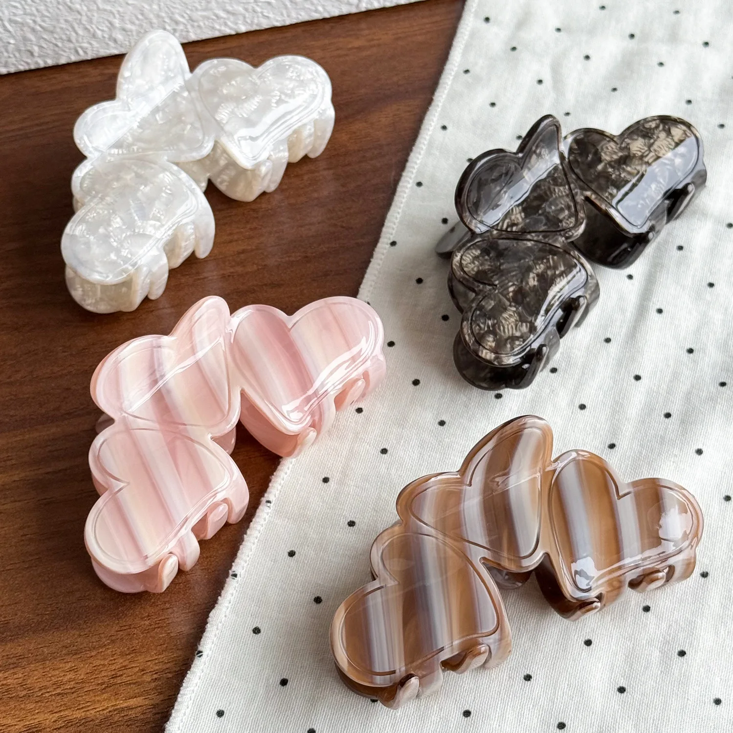 

NEW Korean Style Heart-shaped Striped Hair Claw Acetate Claw Clips Classic Retro Hair Clips for Women Girls Hair Accessories