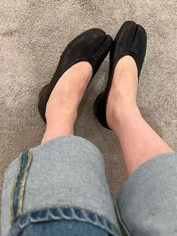 Spring Summer Microfiber Leather Split Toe Women Pumps Fashion Pleated Designer Low Heeled Tabi Soft Soles Loafers Casual Shoes