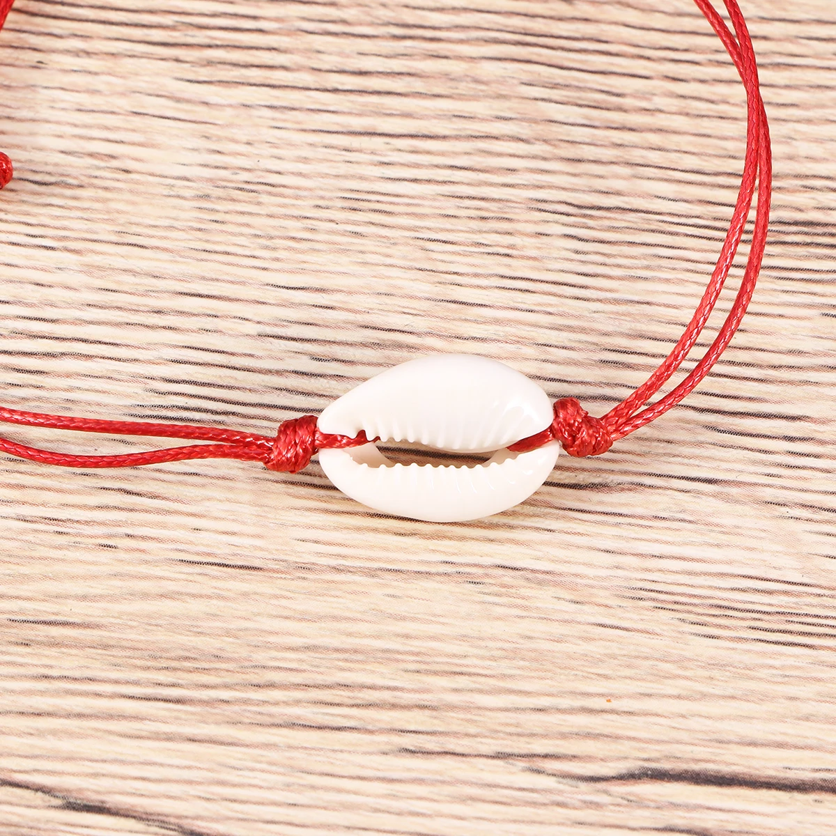 

1pc Hand-Knitted Shell Bracelet Adjustable Simple Gift Bracelet For Women Ladies Female Friends Family Red Beige Lightweight