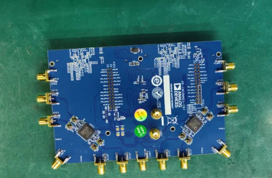 For ADI FMCOMMS5 with dual AD9361, 4T4R configuration, can be paired with ZC706