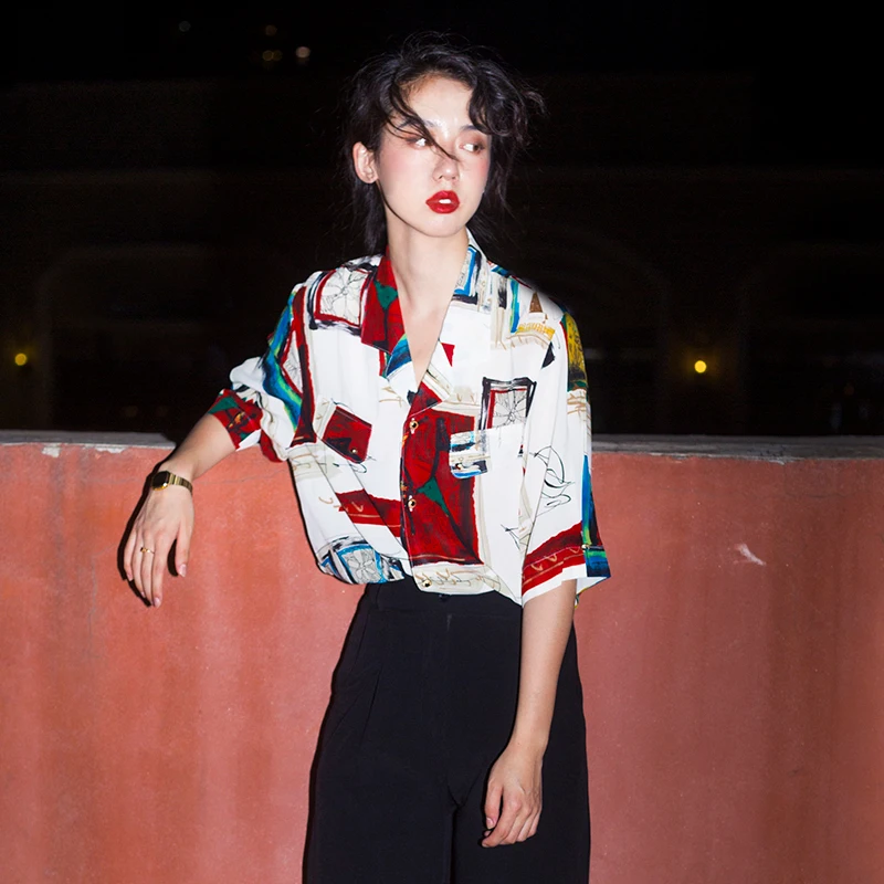 

Женская рубашка с коротким рукавом и принтом в стиле ретро-граффити, летний дизайн в гонконгском стиле, топ Salt System, корейская версия, стиль для повседневной носки.