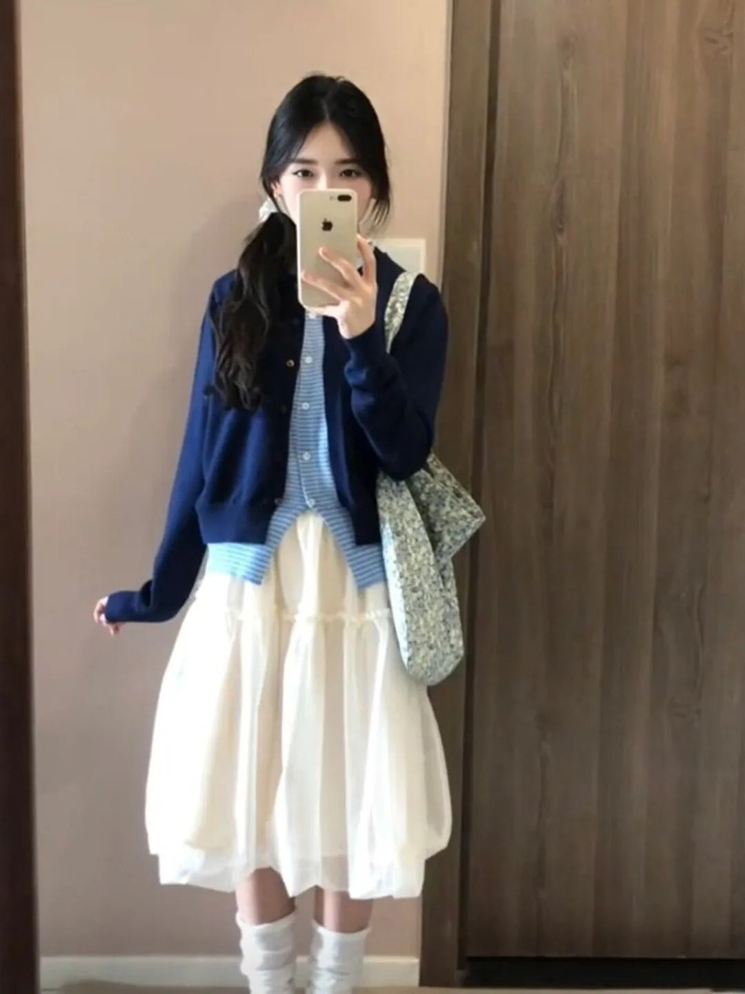 

Spring Gentle Style Knitted Sweater And Skirt Two-Piece Set Comfortable Long Sleeve Button Closure round Neckline Casual...
