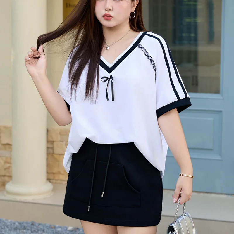 

Loose V-Neck T-shirt With Lace Bow And Contrasting Color Plus Size Women Premium Ice Cotton Jersey Gentle Sporty Girl Tops