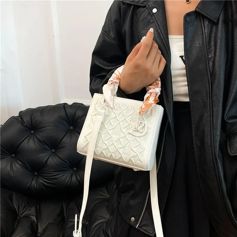 2024 New Fashion Trend Banquet Bag Chain Strap Single Shoulder Crossbody Bag