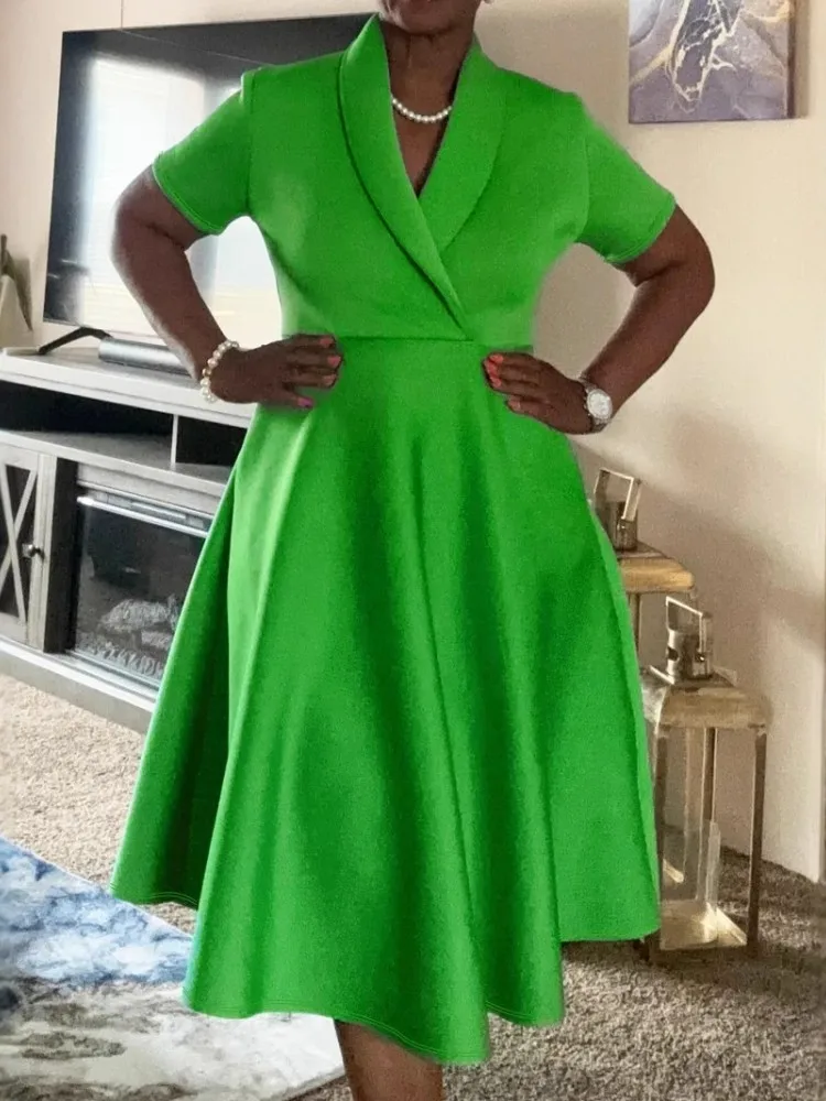 Plus Size Spring Summer New Green Matching V-Neck Short Sleeves Fashion Commuting Slim Fit Midi Length Elegant Style Dress