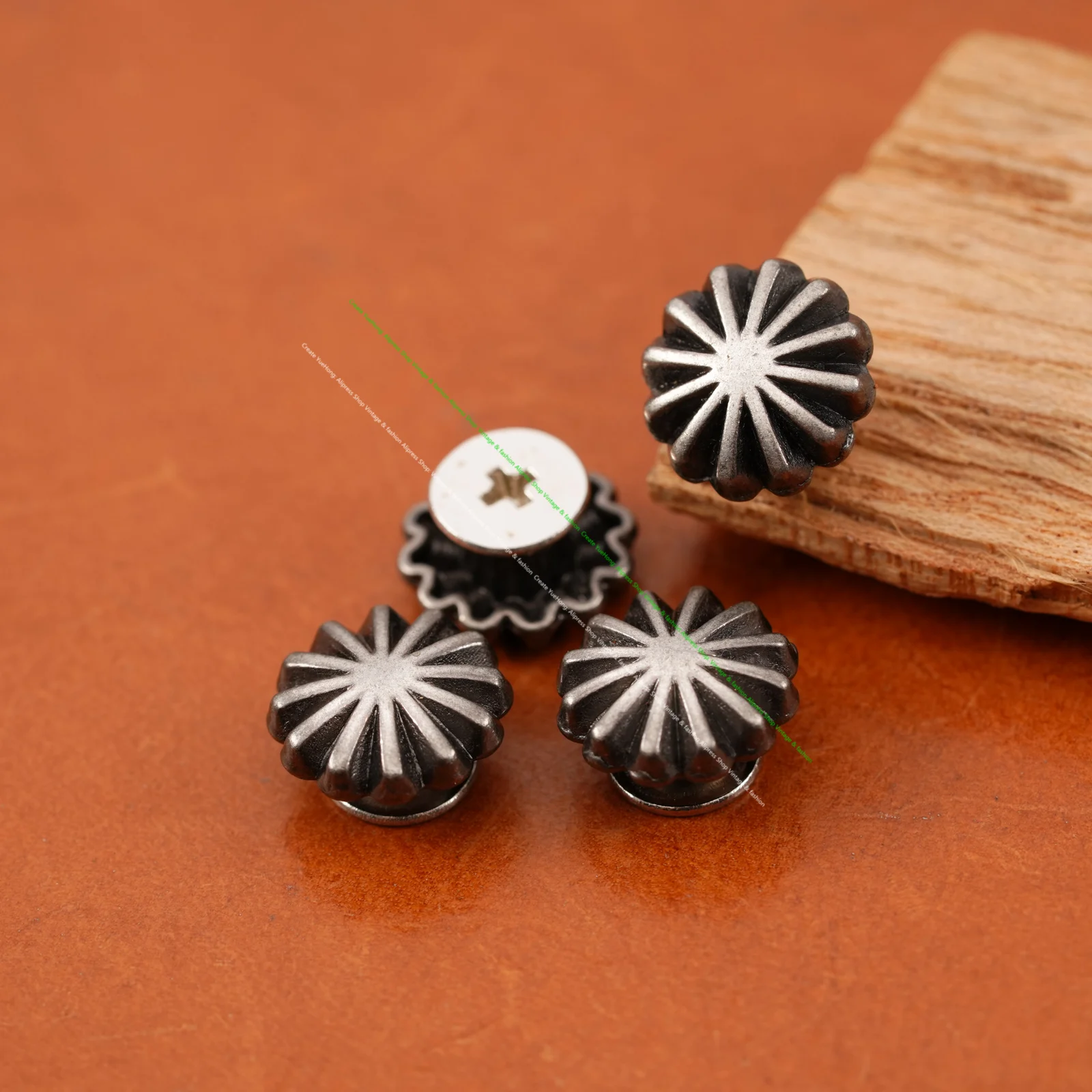 10pc Quality Little Fashion Japan Style Flower Leathercraft Leather Bracelet Conchos Screwback Wallet Decor 10mm