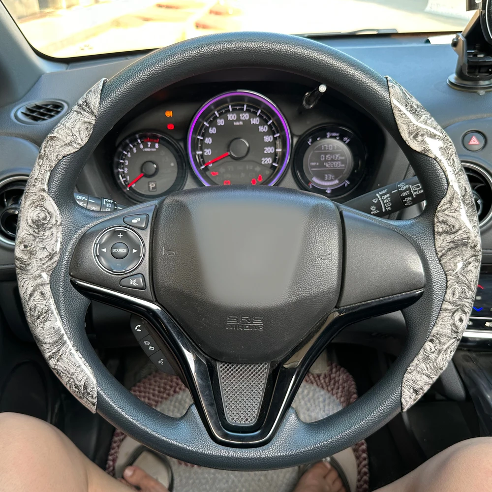 2 Stück Universeller Auto-Lenkradüberzug aus Leder Rutschfester Lenkradschutz Auto-Innenausstattung Dekorationszubehör – Detail 4