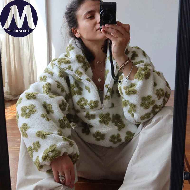 女性のエレガントな花柄ファズ厚手フードなしスウェットシャツ秋冬ファッションカジュアルルーズトップ暖かいファッションを維持