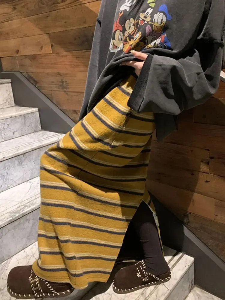 

Retro Striped Straight Tube Back Slit Knitted Long Skirt for Women, with A Slimming Effect and A Slimming Effect