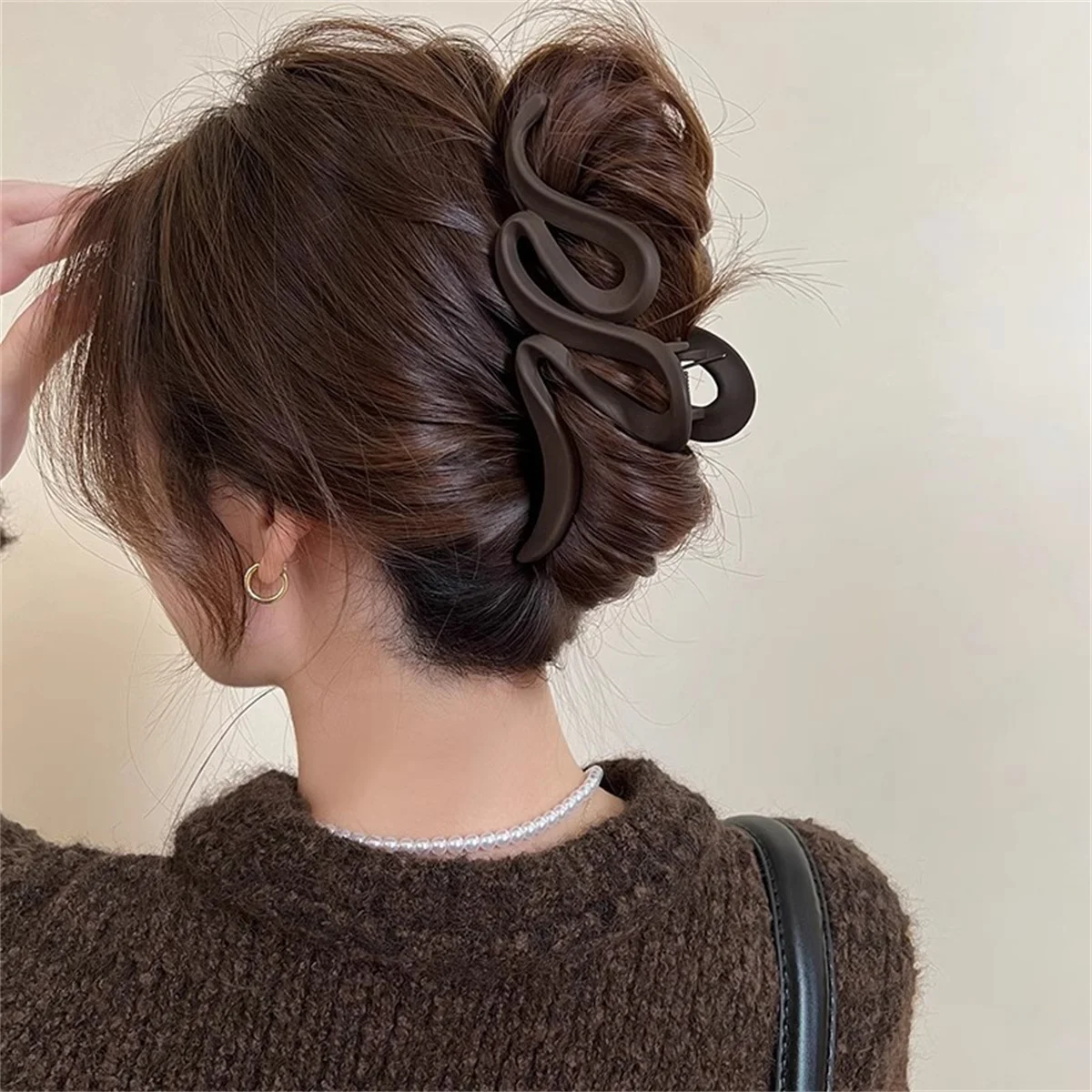 Maillard grab clip Korean ins Internet celebrity hair grab back of the head hair clip simple fashionable hair accessory