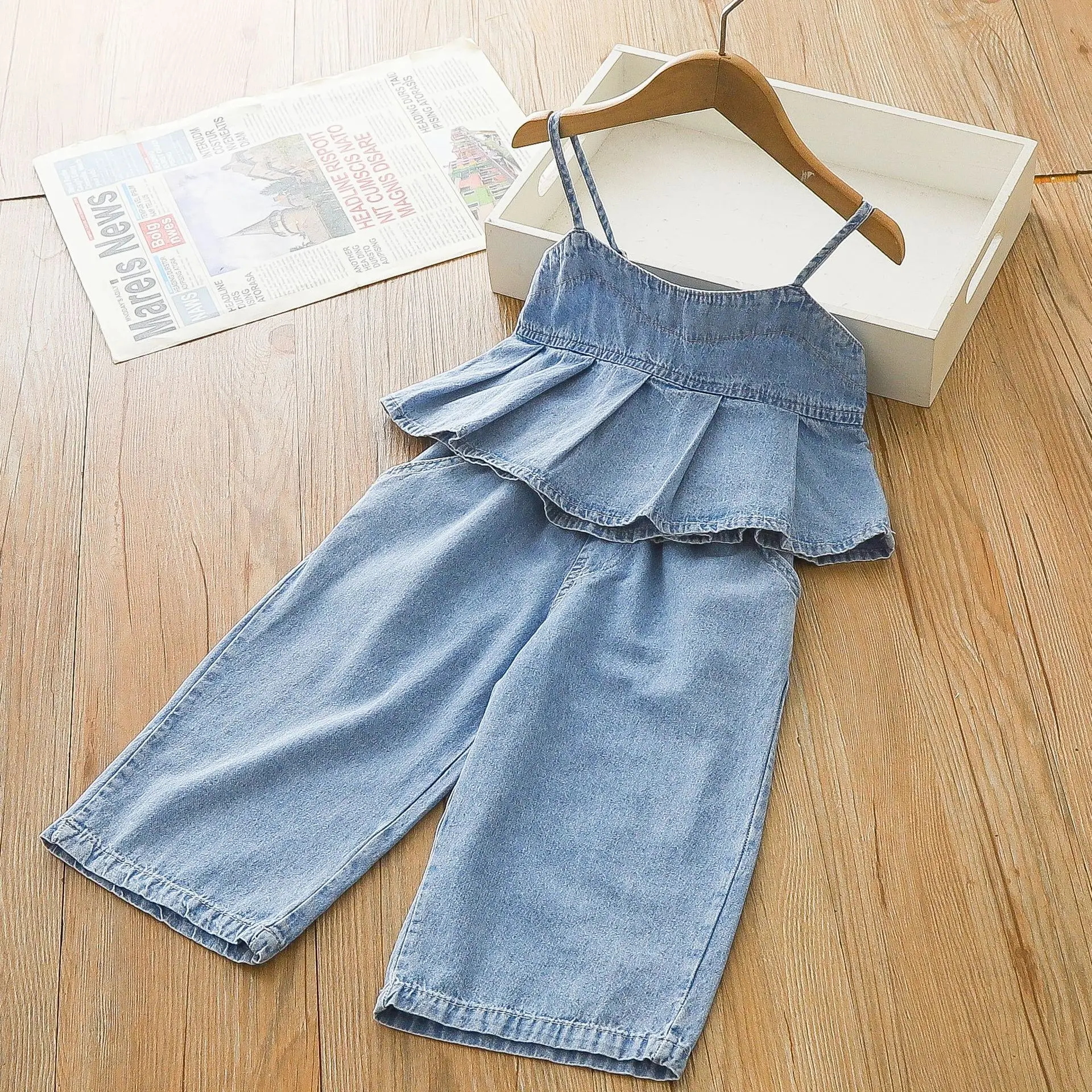 

2024 Summer New Girls Suit Soft Jeans Small Suspenders Two-piece set Straight Pants for Baby