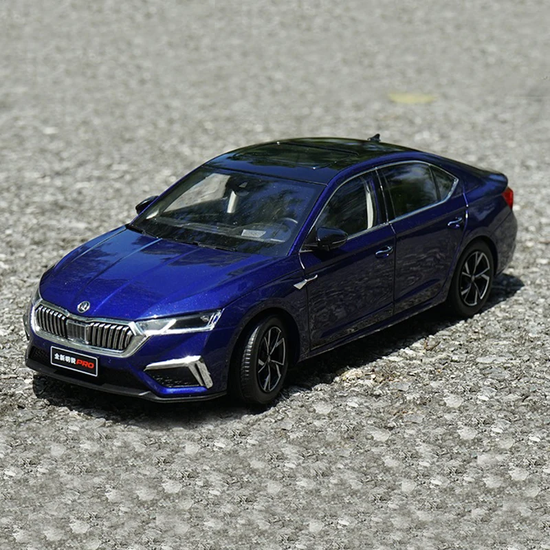 1/18 Alloy Skoda OCTAVIA PRO 2021 Metal Diecast Model Car Orange Blue Ornaments Display Boy Toys Gifts Collection