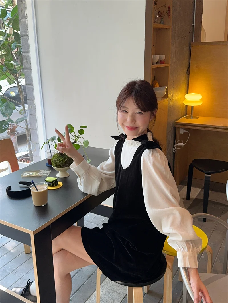

Sweet Hot Girl Retro Suit Women's Autumn Winter Edible Tree Fungus Shirt Bow Velvet Dress Two-piece Set Fashion Female Clothes