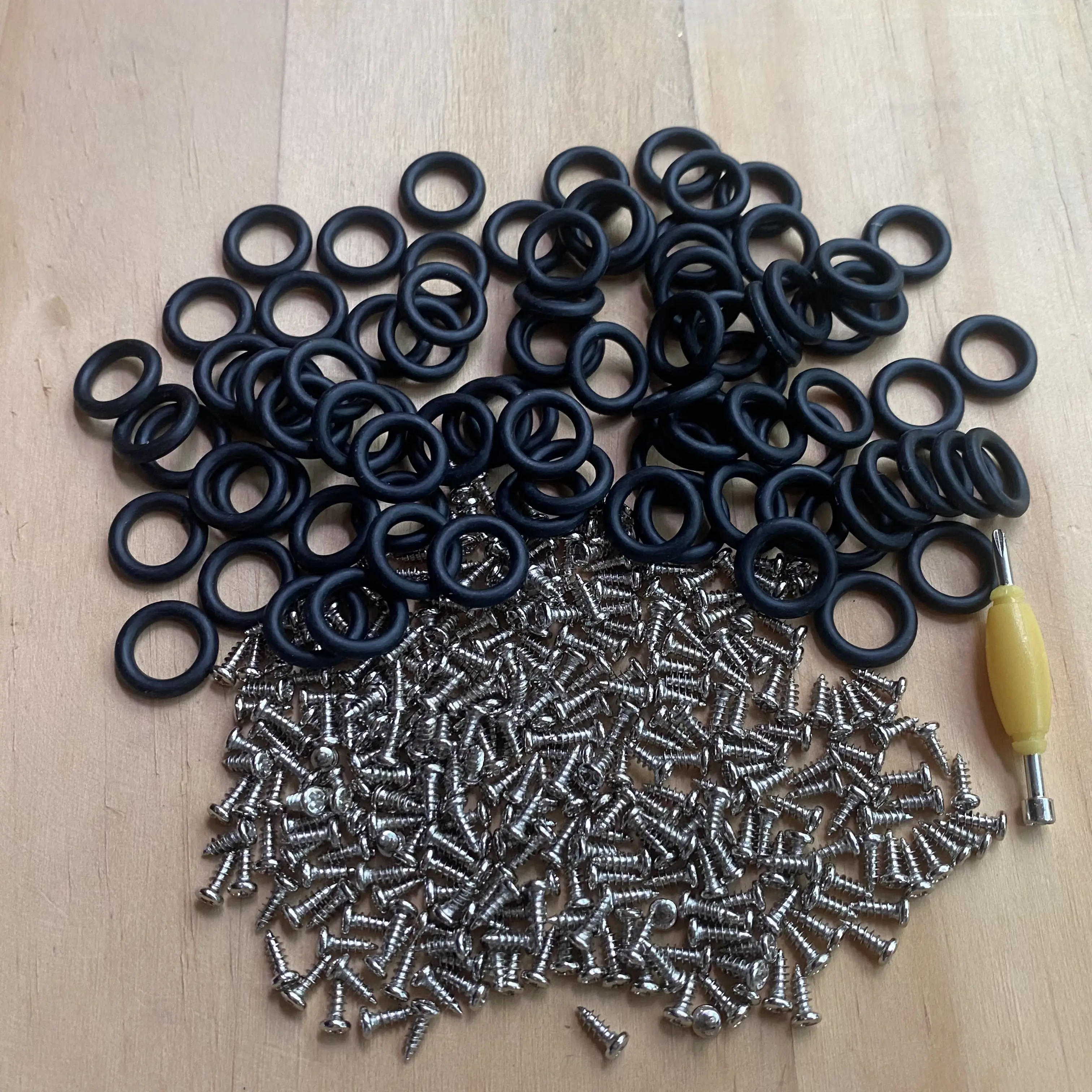 

Lot 50 pcs GI Joe Cobra Action Force O-RINGS Waist Bands & 50 pcs Cusp screws