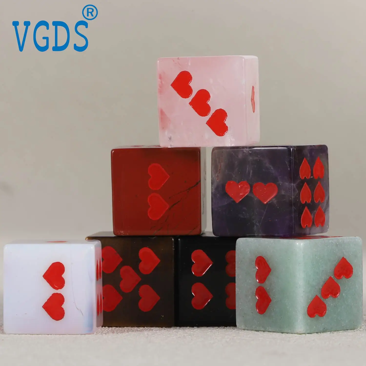 

Натуральный драгоценный камень Кварц Кристалл Агат Красный Сердцеобразный 6-сторонний Реквизит Кубики Пара Кости Бар Вечеринка Семья Играет Сердца Игры Кости D6