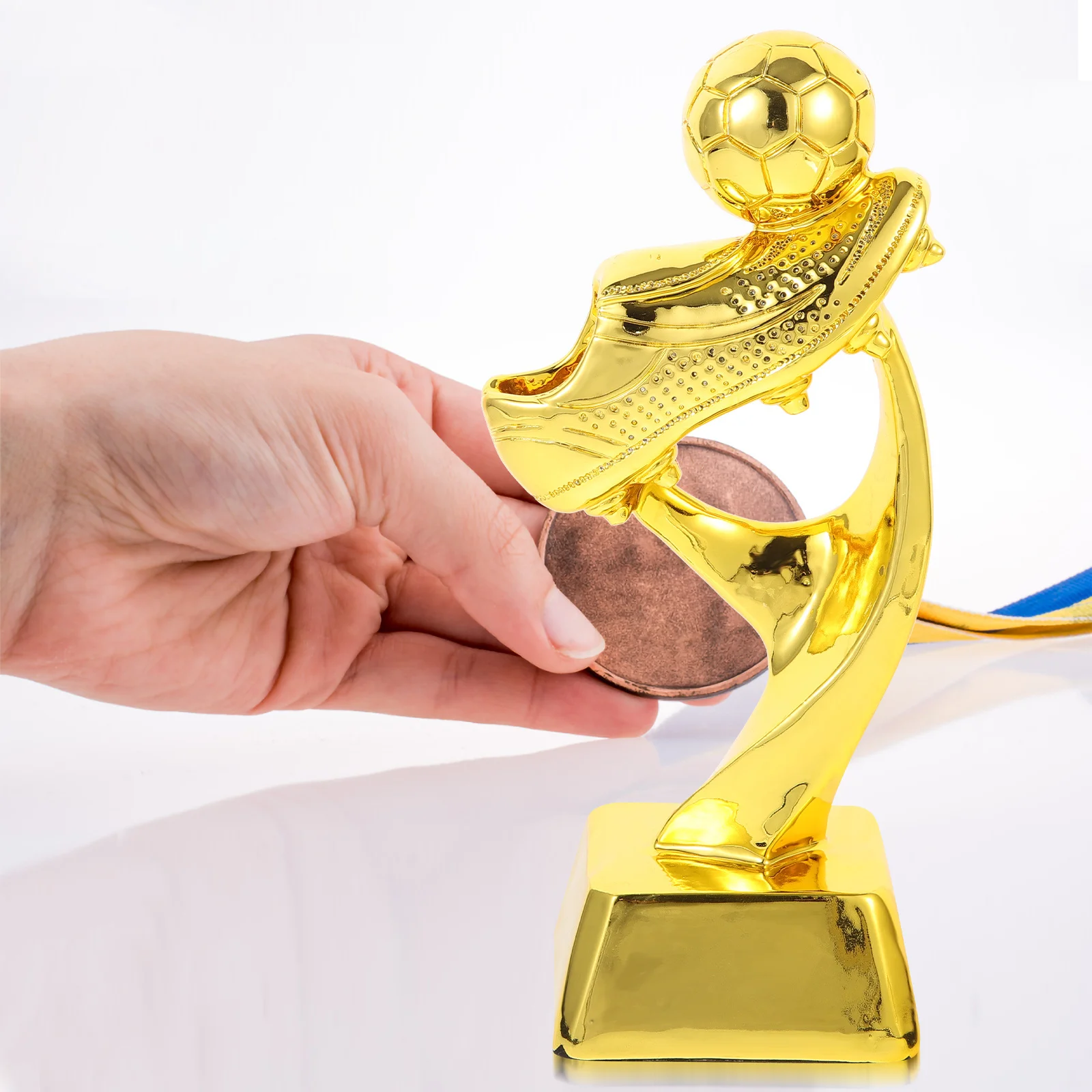 

Mini Resin Football Trophy Golden Plating Small Soccer Award for School Kindergarten Award Trophy Cup for Winner