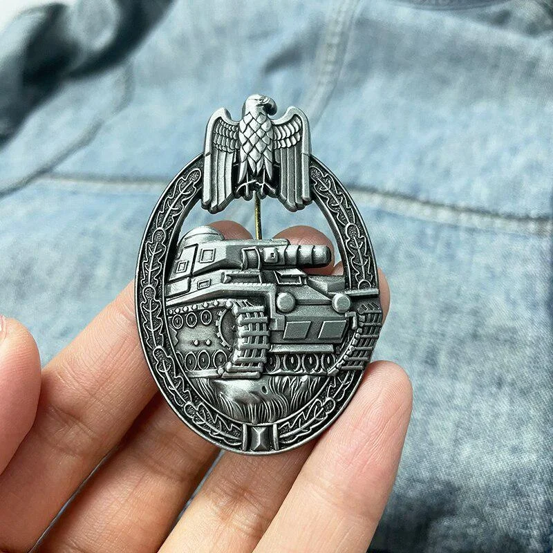 Copy Silver Badge Eagle Tank Enamel Pin GERMAN ARMY MILITARY Medal Collection Movie Props