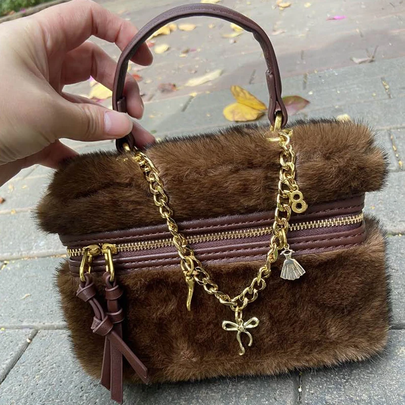 

Fashion Fluffy Plush Box Women Handbags Designer Vintage Chains Deco Hand Bags Luxury Faux Fur Shoulder Crossbody Bags 2025