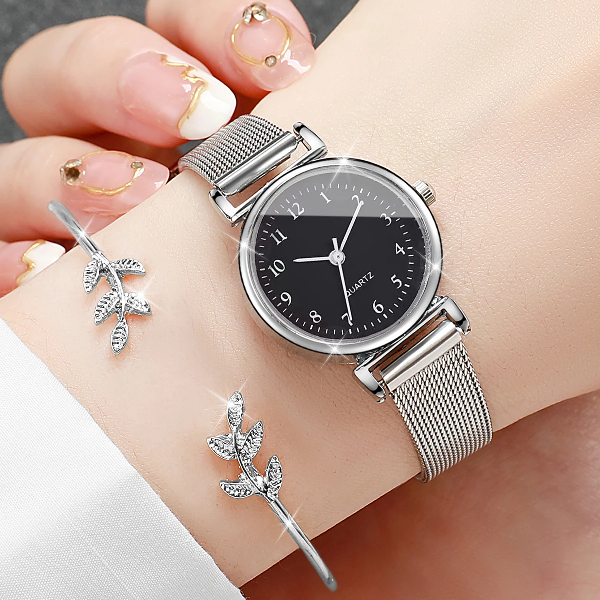 4pcs/set Fashion Casual Women's Watch Set Simple Elegant Student College Style Quartz Watch Bracelet Set (Box Not Included)