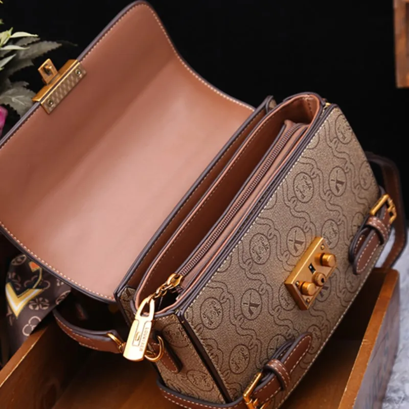 Imagem -06 - Bolsa de Couro Retrô de um Ombro para Mulheres Bolsa Quadrada Pequena Estilo Estrangeiro Tiracolo Elegante Nova Designer Sênior Inverno 2023