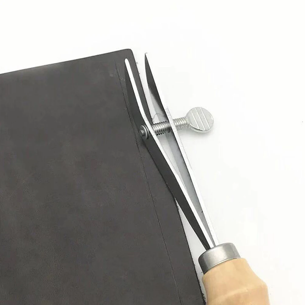 

Craft Tool Edges Creaser Comfortable Wood Handle Rough Edge Trimmer Scribing Wheel for Crafts Scribing Wheel