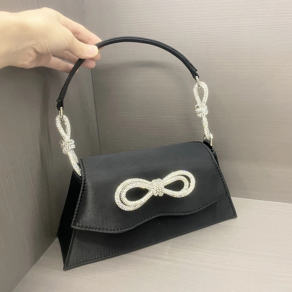 Luxury Women's Satin Fabric Clutch Purse Heart-Shaped Rhinestone Crystal Handbag Customizable Candy Canvas Makeup Evening Bag view 3