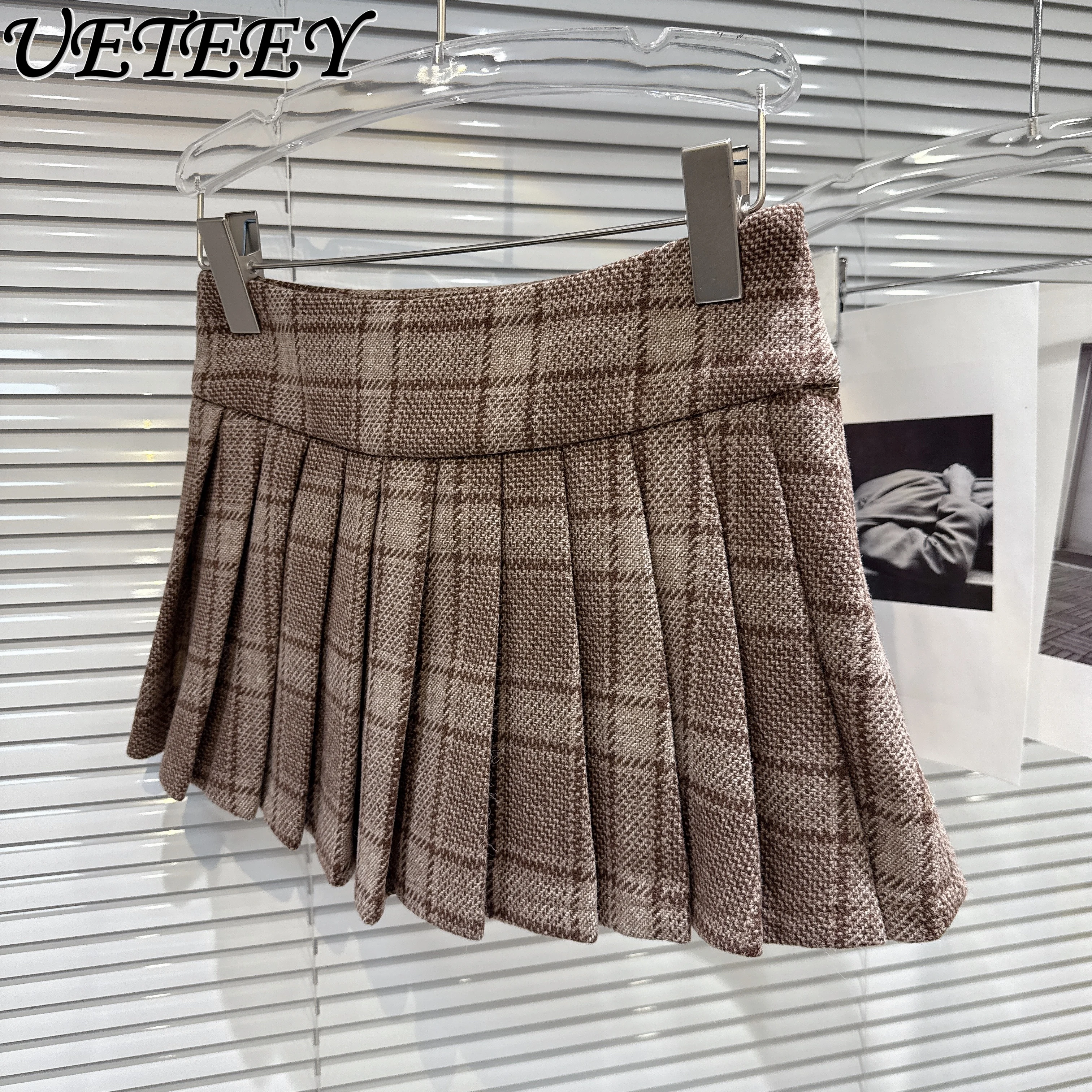 2025 خريف جديد كلية نمط الكاكي منقوشة التنانير النساء موضة المضادة للتعرض الصوفية قصيرة تنورة صغيرة مطوي تنورة للطلاب